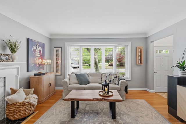 26360 Jefferson Avenue, St Clair Shores, MI 48081
