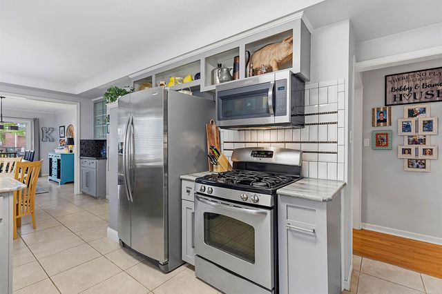 26360 Jefferson Avenue, St Clair Shores, MI 48081