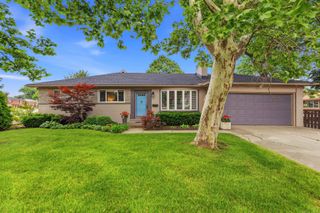 26360 Jefferson Avenue, St Clair Shores, MI 48081