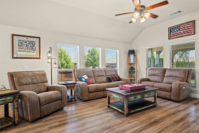 116 Cimmaron Court, Alvarado, TX 76009
