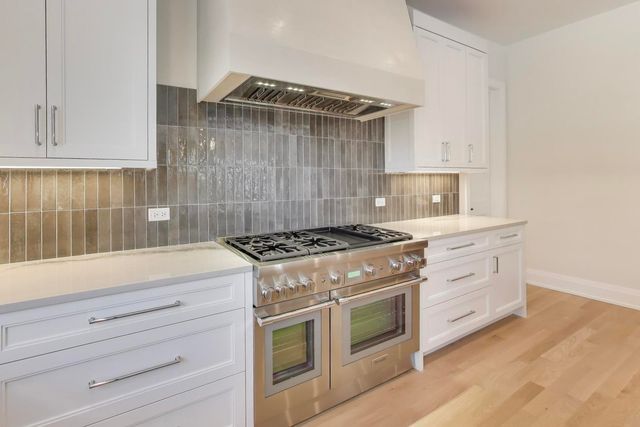 2938 Indianwood Road, Wilmette, IL 60091