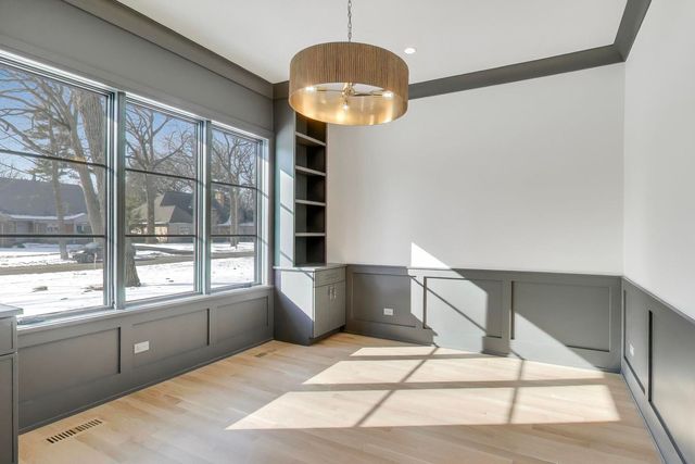 2938 Indianwood Road, Wilmette, IL 60091