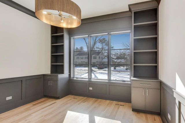 2938 Indianwood Road, Wilmette, IL 60091