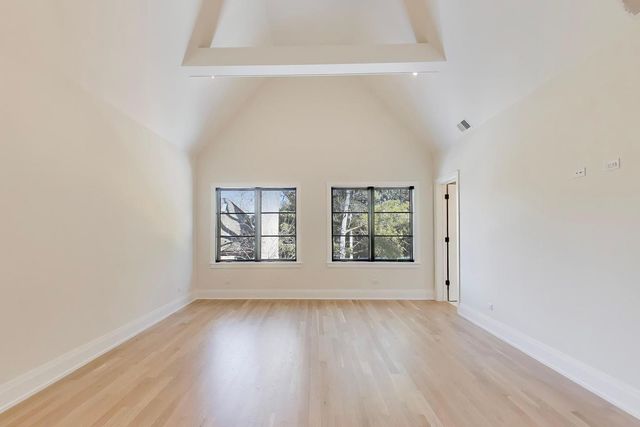 2938 Indianwood Road, Wilmette, IL 60091