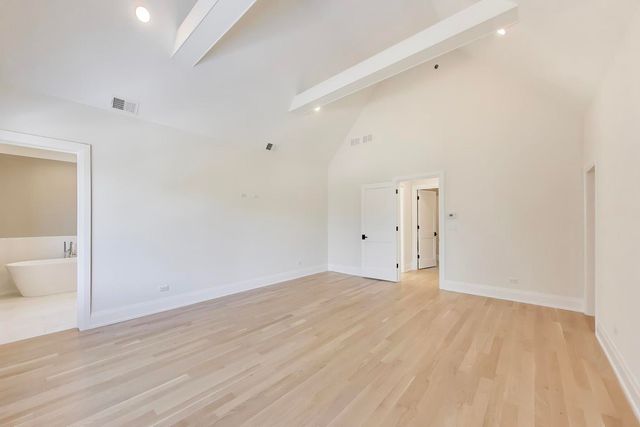 2938 Indianwood Road, Wilmette, IL 60091