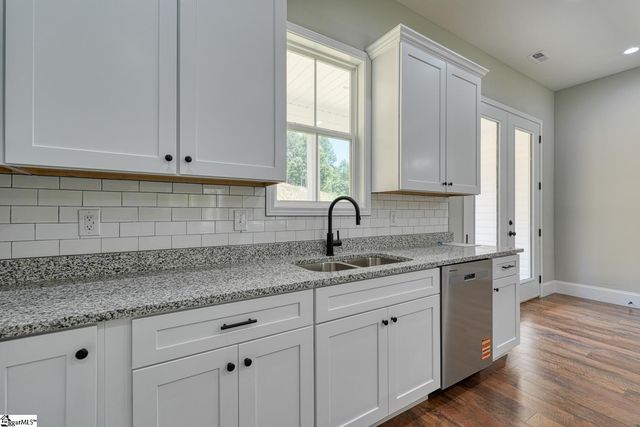 82 Old Schoolhouse Road, Spartanburg, SC 29307