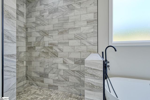 82 Old Schoolhouse Road, Spartanburg, SC 29307