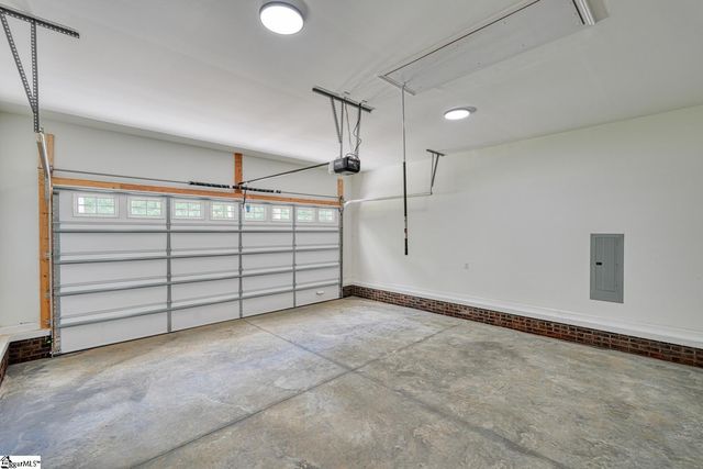 82 Old Schoolhouse Road, Spartanburg, SC 29307