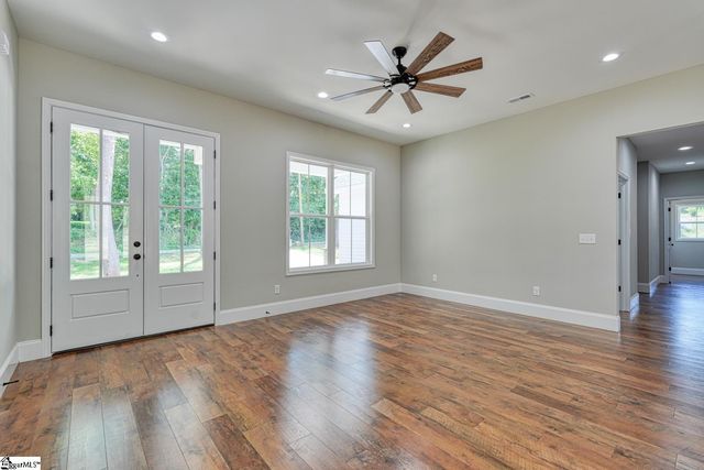 82 Old Schoolhouse Road, Spartanburg, SC 29307