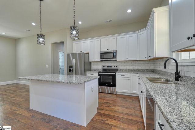 82 Old Schoolhouse Road, Spartanburg, SC 29307