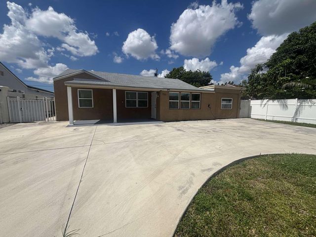 750 NE 4th Place, Hialeah, FL 33010