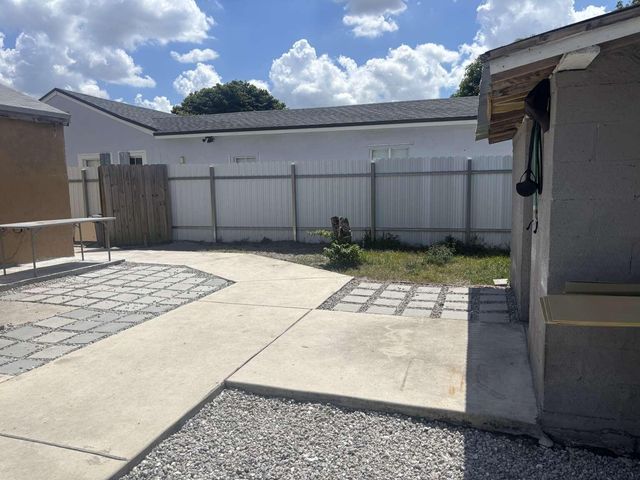 750 NE 4th Place, Hialeah, FL 33010