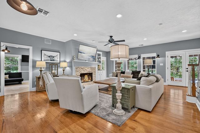 2302 Hollowbrook Lane, Conroe, TX 77384