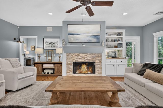 2302 Hollowbrook Lane, Conroe, TX 77384