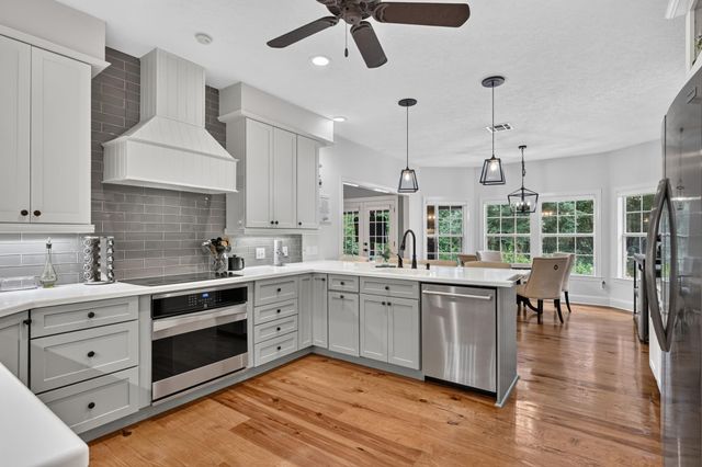 2302 Hollowbrook Lane, Conroe, TX 77384