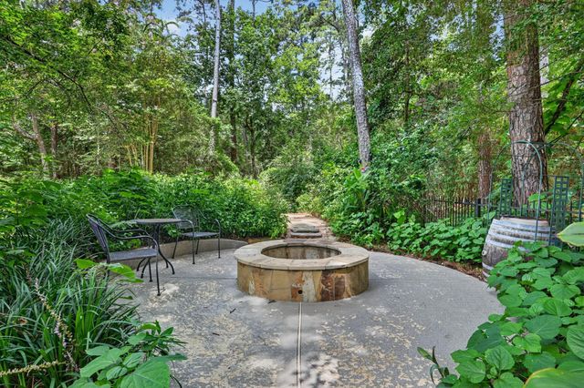 2302 Hollowbrook Lane, Conroe, TX 77384