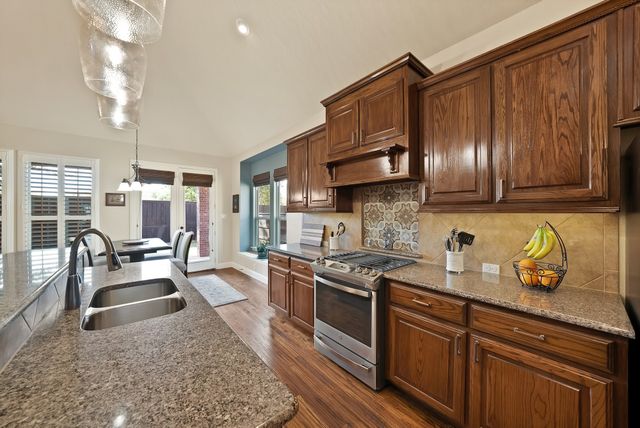 1406 St Tropez Lane, Arlington, TX 76013