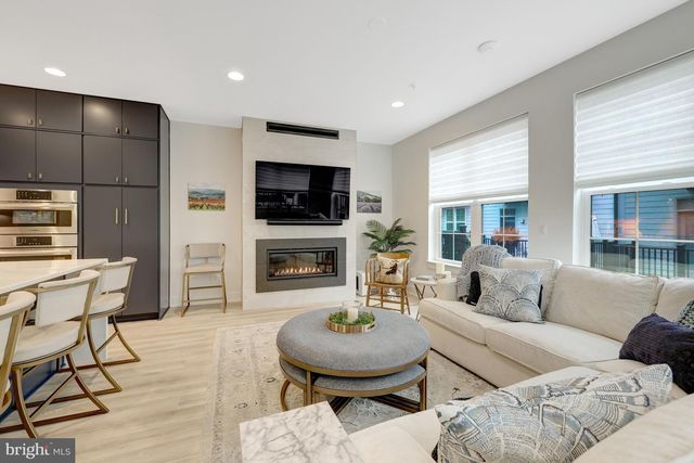 11236 FARADAY PARK DR, Reston, VA 20190