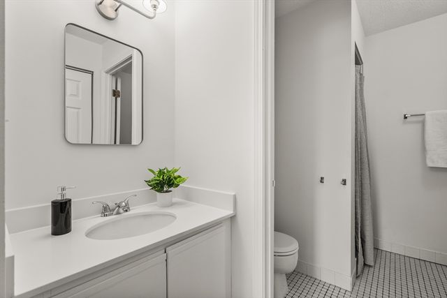 655 Saw Mill Brook Pkwy 9, Newton, MA 02459