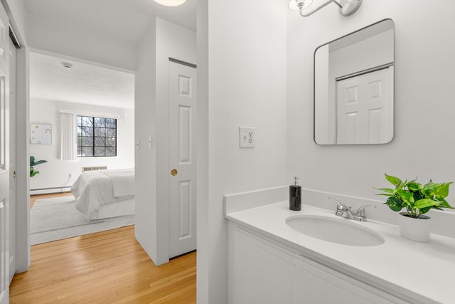 655 Saw Mill Brook Pkwy 9, Newton, MA 02459