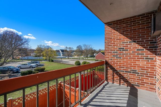 655 Saw Mill Brook Pkwy 9, Newton, MA 02459