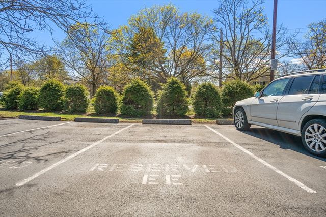 655 Saw Mill Brook Pkwy 9, Newton, MA 02459