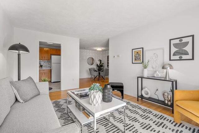 655 Saw Mill Brook Pkwy 9, Newton, MA 02459