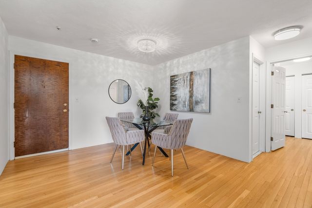 655 Saw Mill Brook Pkwy 9, Newton, MA 02459