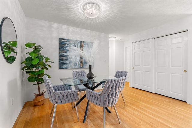 655 Saw Mill Brook Pkwy 9, Newton, MA 02459