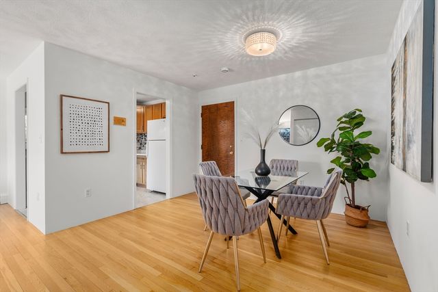 655 Saw Mill Brook Pkwy 9, Newton, MA 02459