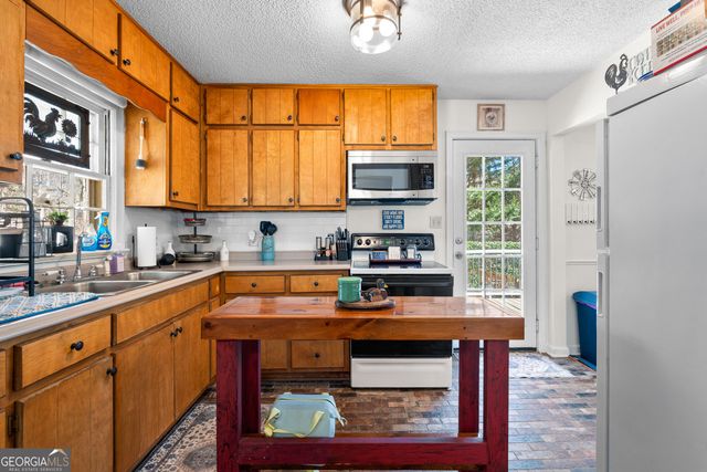 360 Old Highway 16, Sharpsburg, GA 30277