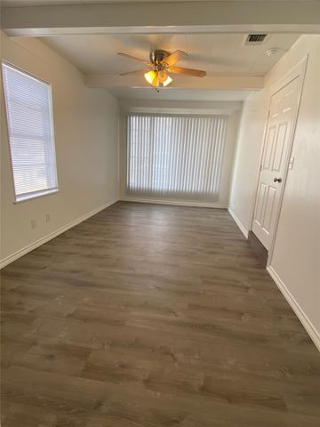 1222 S Lamar Street, Weatherford, TX 76086