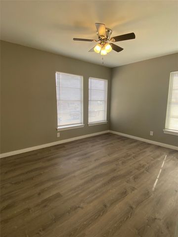 1222 S Lamar Street, Weatherford, TX 76086