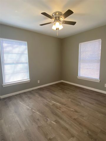 1222 S Lamar Street, Weatherford, TX 76086