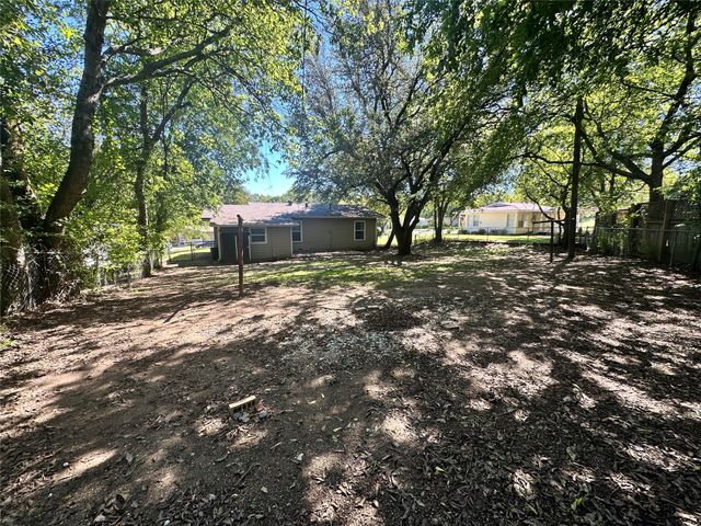 1222 S Lamar Street, Weatherford, TX 76086