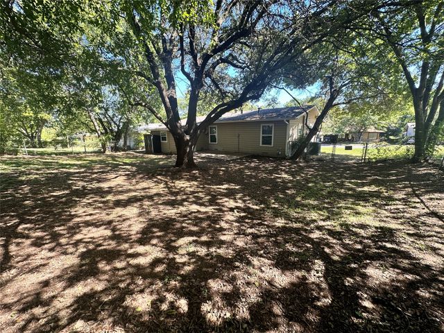 1222 S Lamar Street, Weatherford, TX 76086