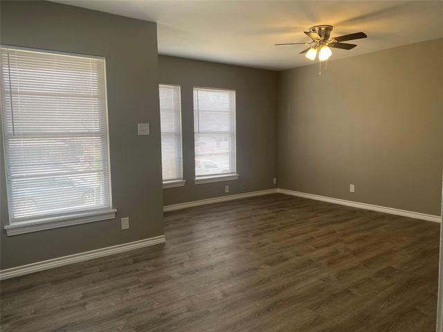 1222 S Lamar Street, Weatherford, TX 76086