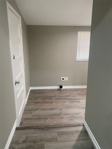 1222 S Lamar Street, Weatherford, TX 76086