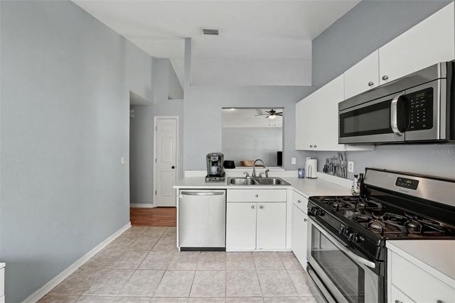 5214 CREEKMORE LANE, Tampa, FL 33624