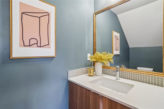 4220 6th Avenue NW, Seattle, WA 98107