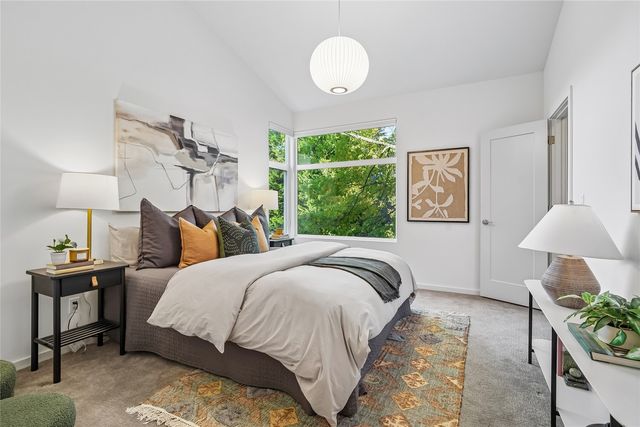 4220 6th Avenue NW, Seattle, WA 98107