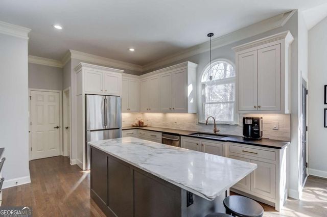 311 Spring Willow Drive, Sugar Hill, GA 30518