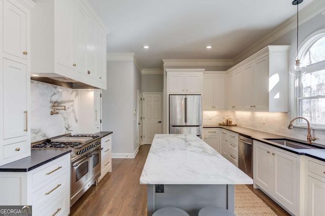 311 Spring Willow Drive, Sugar Hill, GA 30518