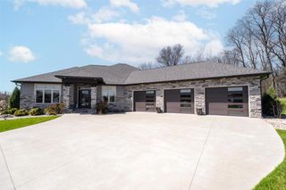 900 WOODCREST HEIGHTS DRIVE, Menasha, WI 54952