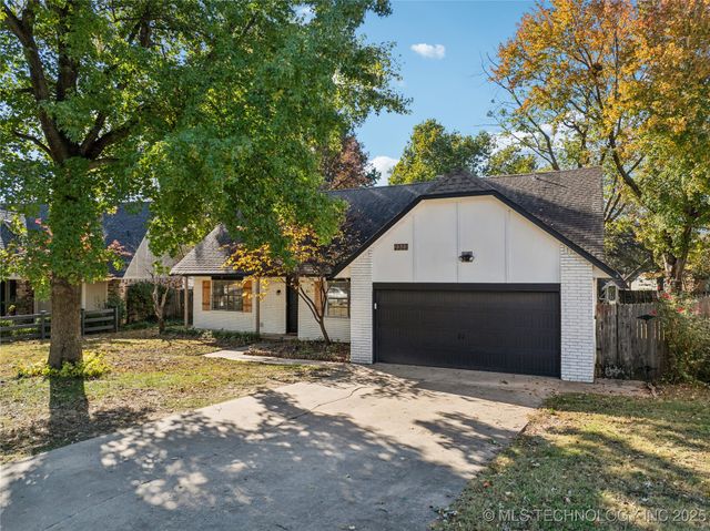 2323 W Atlanta Court, Broken Arrow, OK 74012