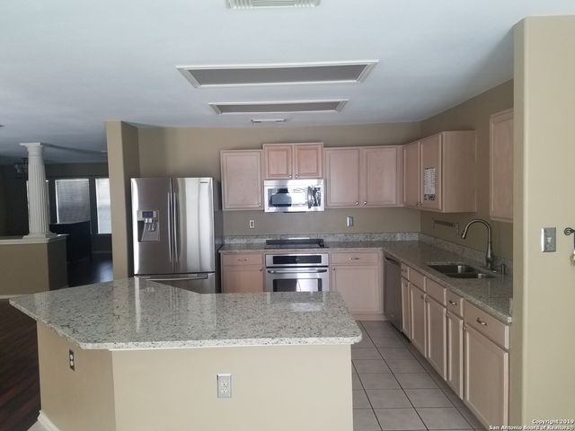 8518 Park Olympia, Universal City, TX 78148