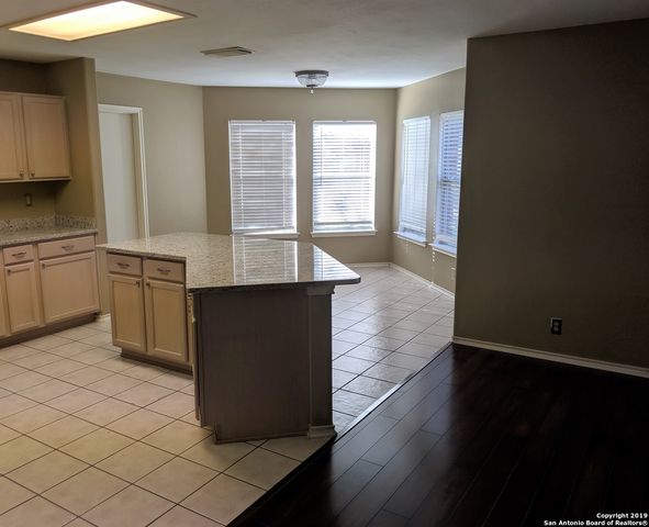 8518 Park Olympia, Universal City, TX 78148