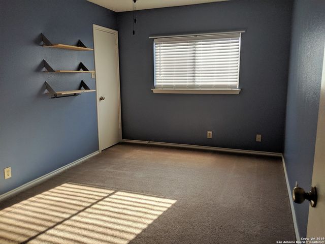 8518 Park Olympia, Universal City, TX 78148