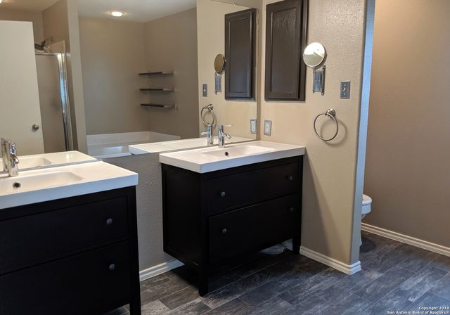 8518 Park Olympia, Universal City, TX 78148