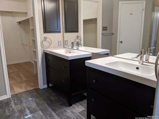 8518 Park Olympia, Universal City, TX 78148